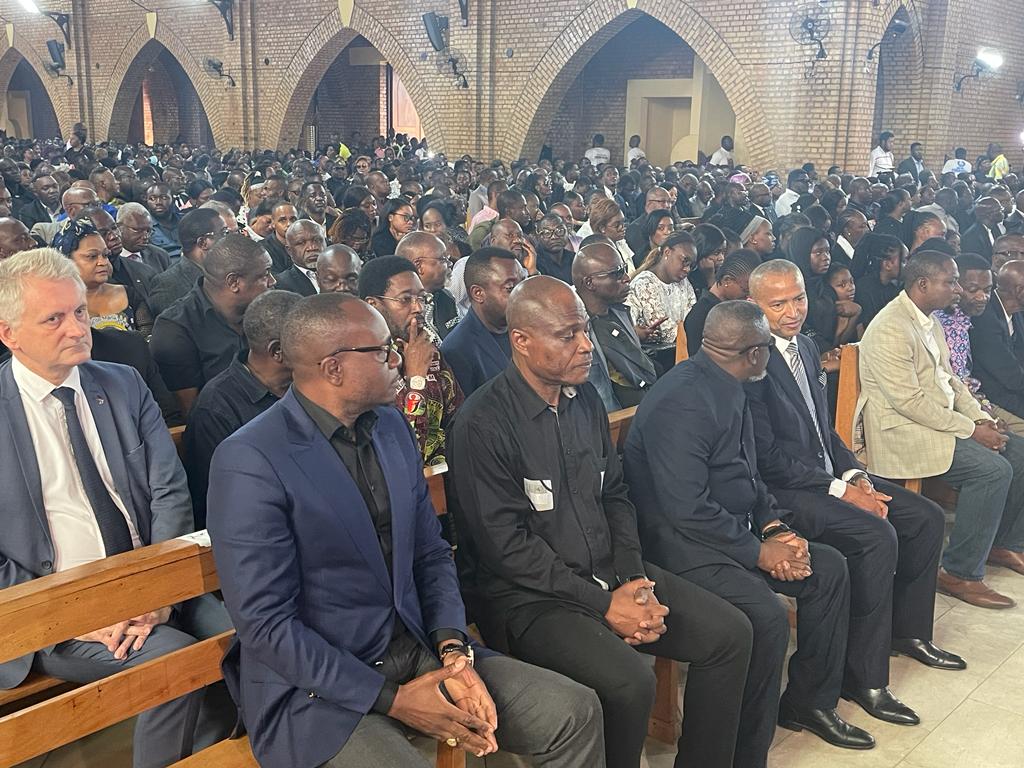 Les leaders de l'opposition à la messe de ce jour