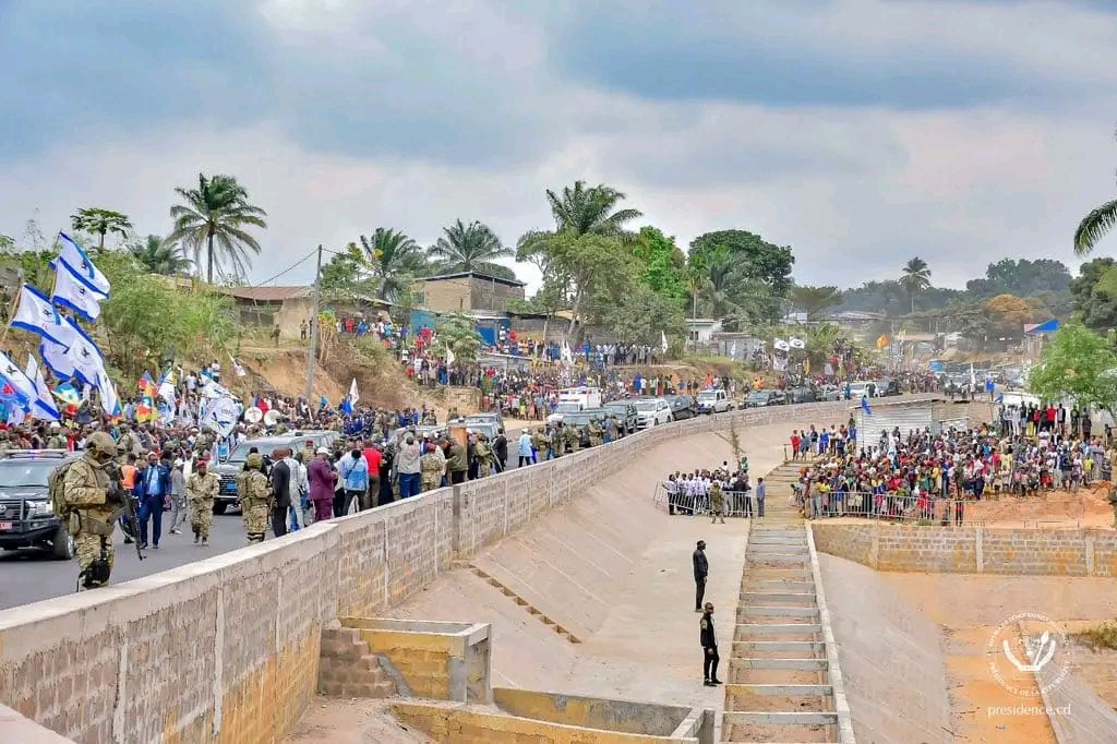 La route Kimwenza-Kindele