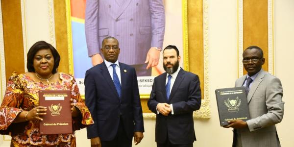 Echange de signataires entre le Gouvernement congolais et l'homme d'affaires  Dan Getler