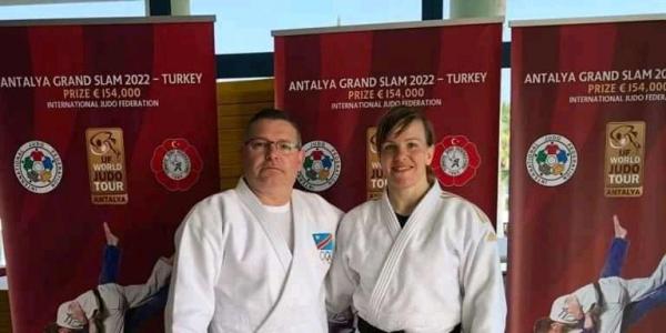 La judokate congolaise Marie Branser avec son entraîneur en Turquie  
