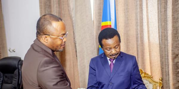 La rencontre entre le président de l'Assemblée nationale Christophe Mboso et l'évêque général de l'Église de réveil du Congo Dodo Kamba 
