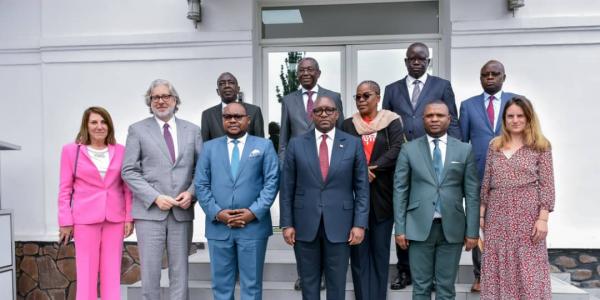 Le Premier ministre Sama Lukonde avec la délégation de la francophonie à Kinshasa 