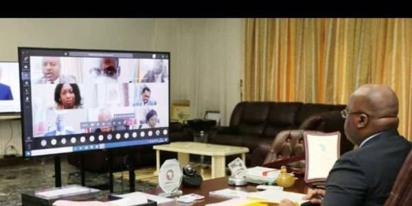 Félix Tshisekedi en pleine réunion du conseil des ministres 