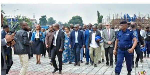 Sama Lukonde inspecte les travaux de construction du mausolée de Lumumba