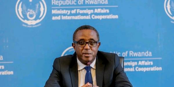Vincent Biruta, ministre rwandais des Affaires étrangères en pleine conférence de presse sur la situation sécuritaire à l'Est de la RDC 