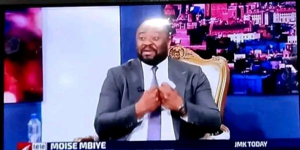 Moïse Mbiye sur le plateau de Télé 50