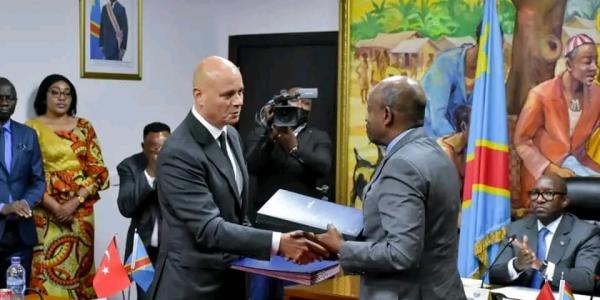 Le gouvernement congolais signe un accord avec la Turquie pour la construction d'une arena