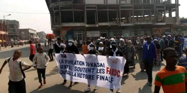 Les femmes dans la rue pour soutenir les FARDC