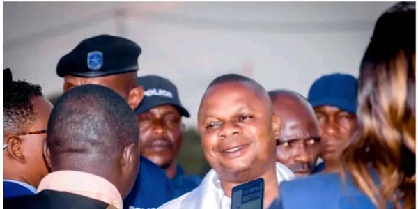 Godet Asiwel Bourgmestre Kisenso