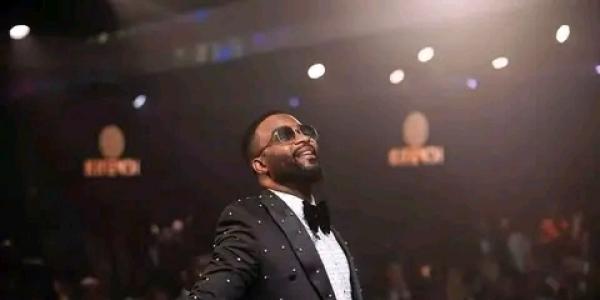 Fally Ipupa lors de son concert VIP au Showbuzz à Kinshasa 