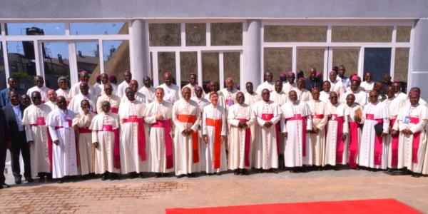 Les Évêques catholiques 