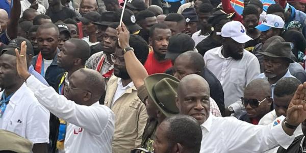 Martin Fayulu et Matata Ponyo lors d'une marche de l'opposition à Kinshasa.