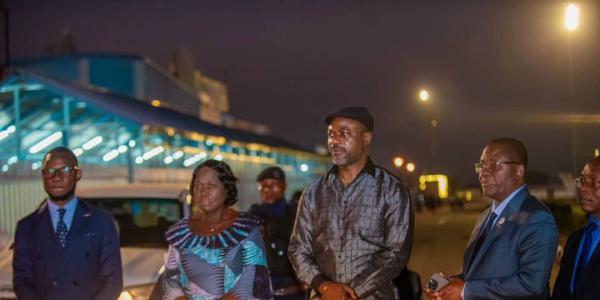 Le ministre de l'EPST Tony Mwaba lors de son arrivée à Lubumbashi 