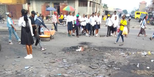 Les élèves finalistes dans les rues de Kinshasa 