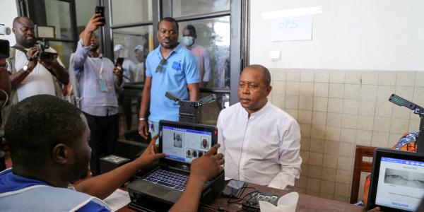 Le président de la CENI dans un centre d'enrôlement 