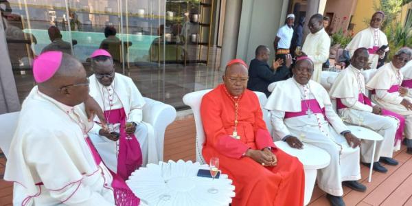 Fridolin Ambongo et les prélats catholiques lors de la rencontre avec Moïse Katumbi à Kashobwe 