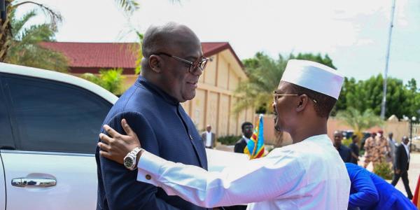 Félix Tshisekedi à son arrivée à Ndjamena accueilli par son homologue tchadien Mahamat Idriss Deby 