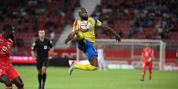 Aldo Kalulu sous les couleurs du FC Sochaux lors d'un match de la L2 francaise