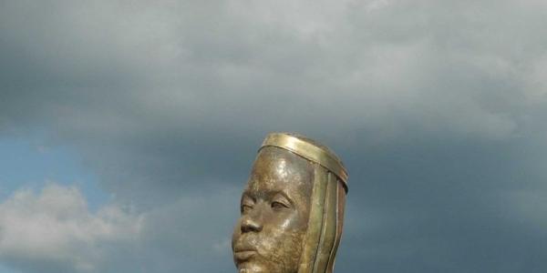 Statue de Kimpa Vita en Angola 
