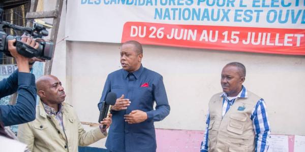 Denis Kadima devant le BRTC