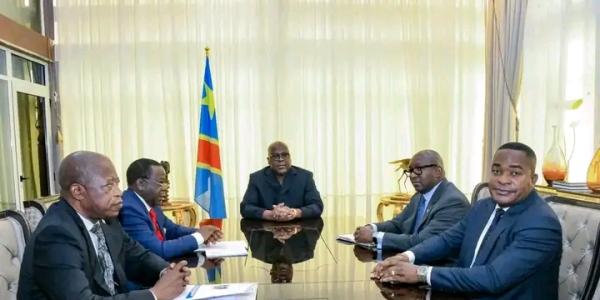Félix Tshisekedi en réunion avec les chefs d'institutions
