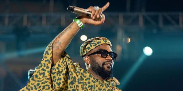 Fally Ipupa lors de sa prestation au stade des Martyrs 
