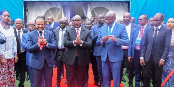 Les membres du gouvernement congolais au forum économique RDC-Angola.