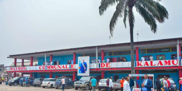 La maison communale de Kalamu.