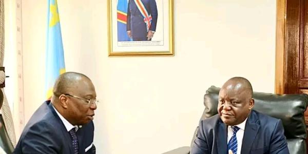 Le ministre de l'Intégration régionale Antipas Mbusa et Charles Assamba