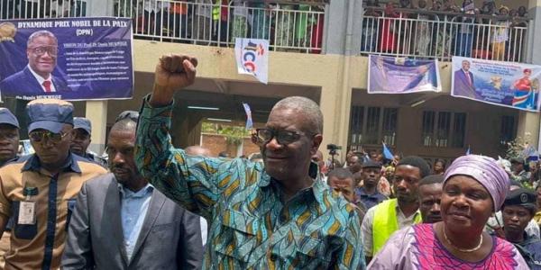 Denis Mukwege lors de la remise de son chèque 