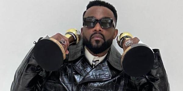 Fally Ipupa avec ces deux trophées Affrimma