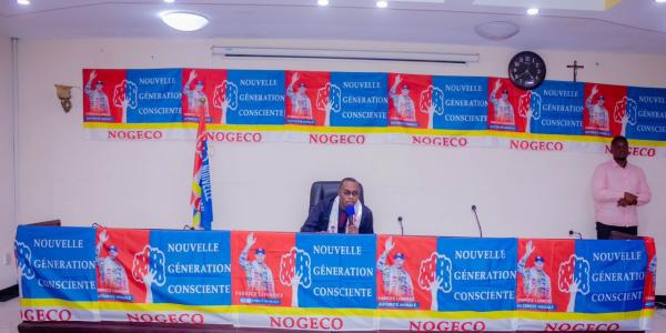 L'autorité morale de la NOGECO Fabrice Lonkeke Isampembe lors de la présentation des candidats députés nationaux et provinciaux de son parti politique à Kinshasa.