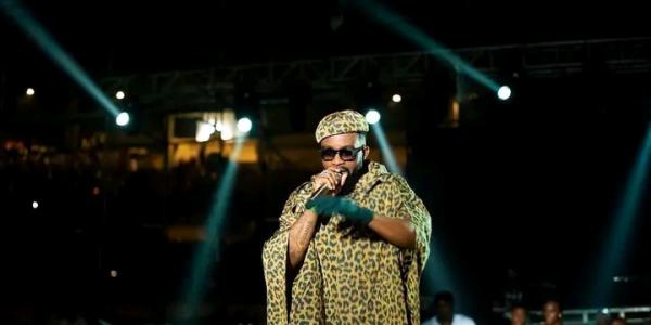 Fally Ipupa lors de sa production au stade des Martyrs 