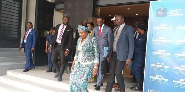 Marie-Josée Ifoku lors du dépôt de sa candidature 