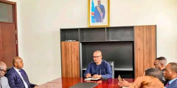 La réunion du vpm de l'intérieur Peter Kazadi et les camps Ngobila et Mpoyi 