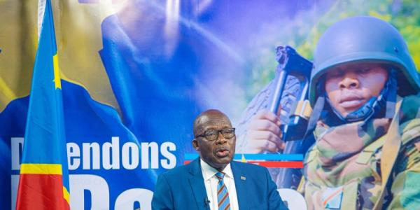 Christophe Lutundula lors d'un briefing presse à Kinshasa 