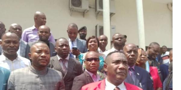  Godé Mpoyi et le bureau de l'APK 