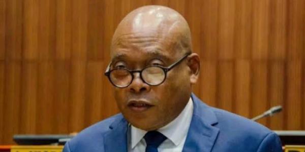 L'ancien ministre de l'ESU Steve Mbikayi