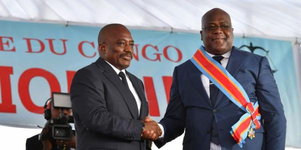 Joseph Kabila et Félix Tshisekedi lors de la passation pacifique et civilisée du pouvoir en 2019