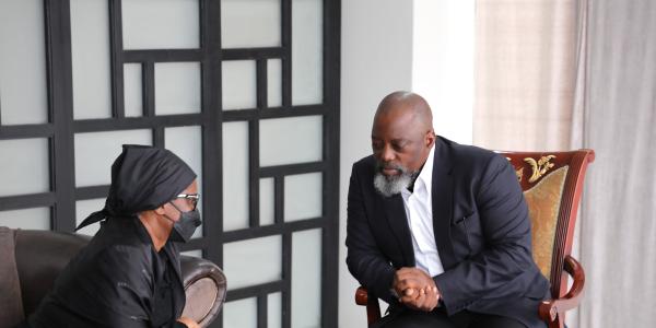 Joseph Kabila et la femme du défunt 