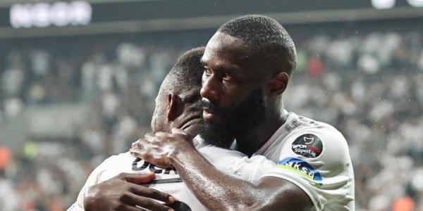 Jackson Muleka et Arthur Masuaku à Besiktas 