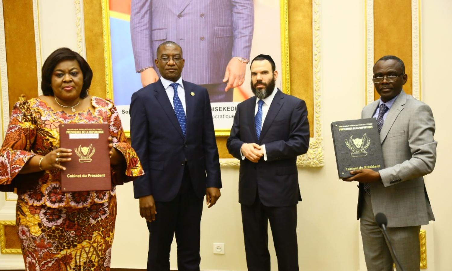 Echange de signataires entre le Gouvernement congolais et l'homme d'affaires  Dan Getler