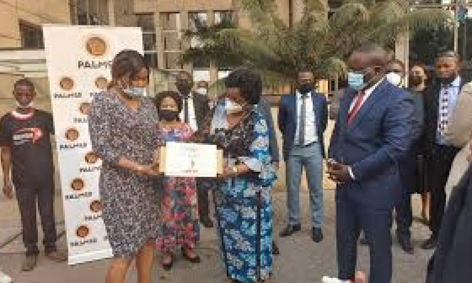 la vice ministre de la sante publique recoit un dont