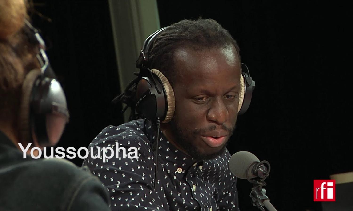 Youssoupha sur le plateau de RFI