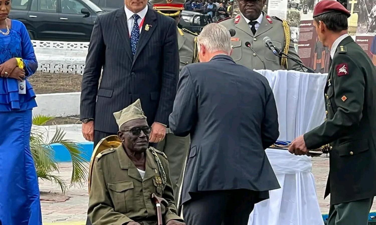 Le Caporal Albert Kunyuku survivant de la deuxième guerre mondiale décoré Commandeur de l’ordre de la couronne par le roi Philippe