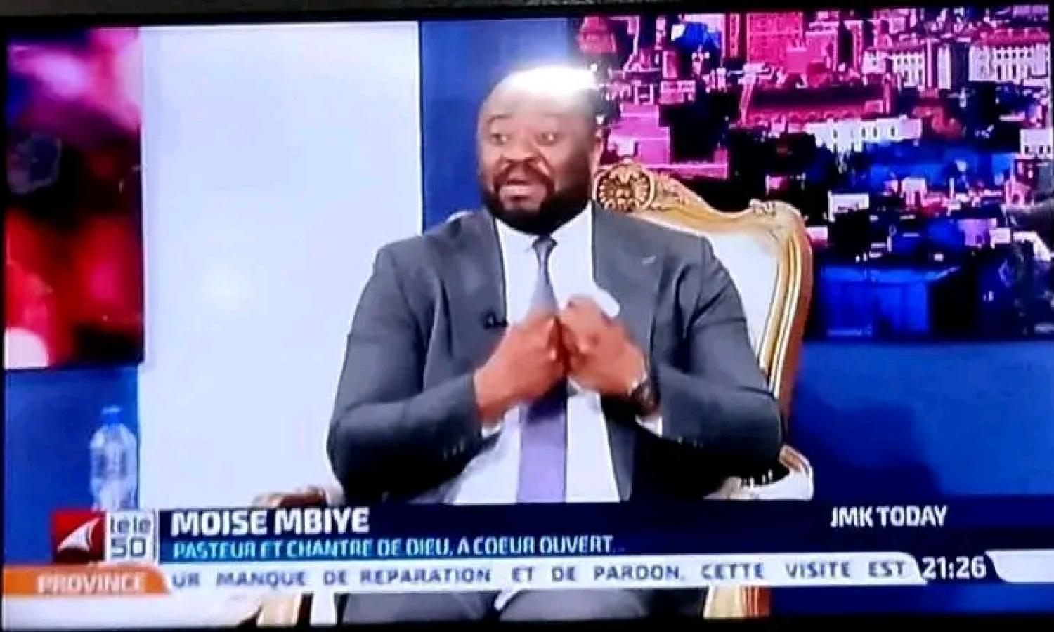 Moïse Mbiye sur le plateau de Télé 50