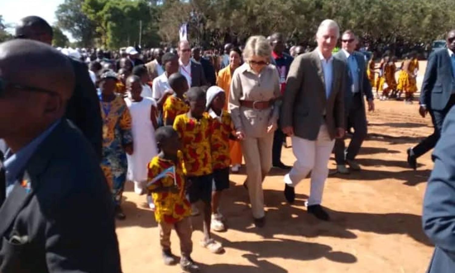 Le couple royal Philippe au village Katanga