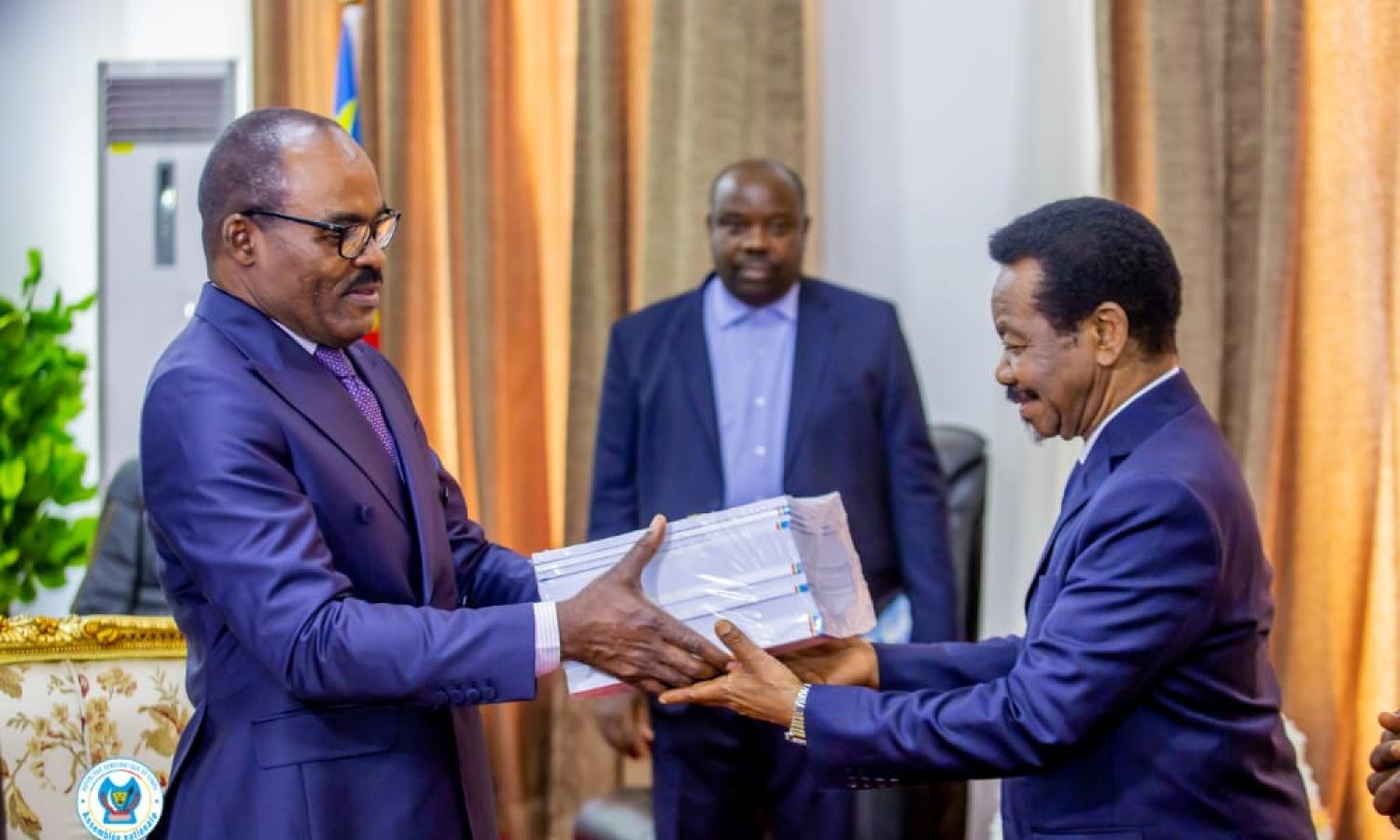 Nicolas Kazadi dépose le projet de loi portant reddition des comptes pour l'exercice 2021 à l'Assemblée nationale