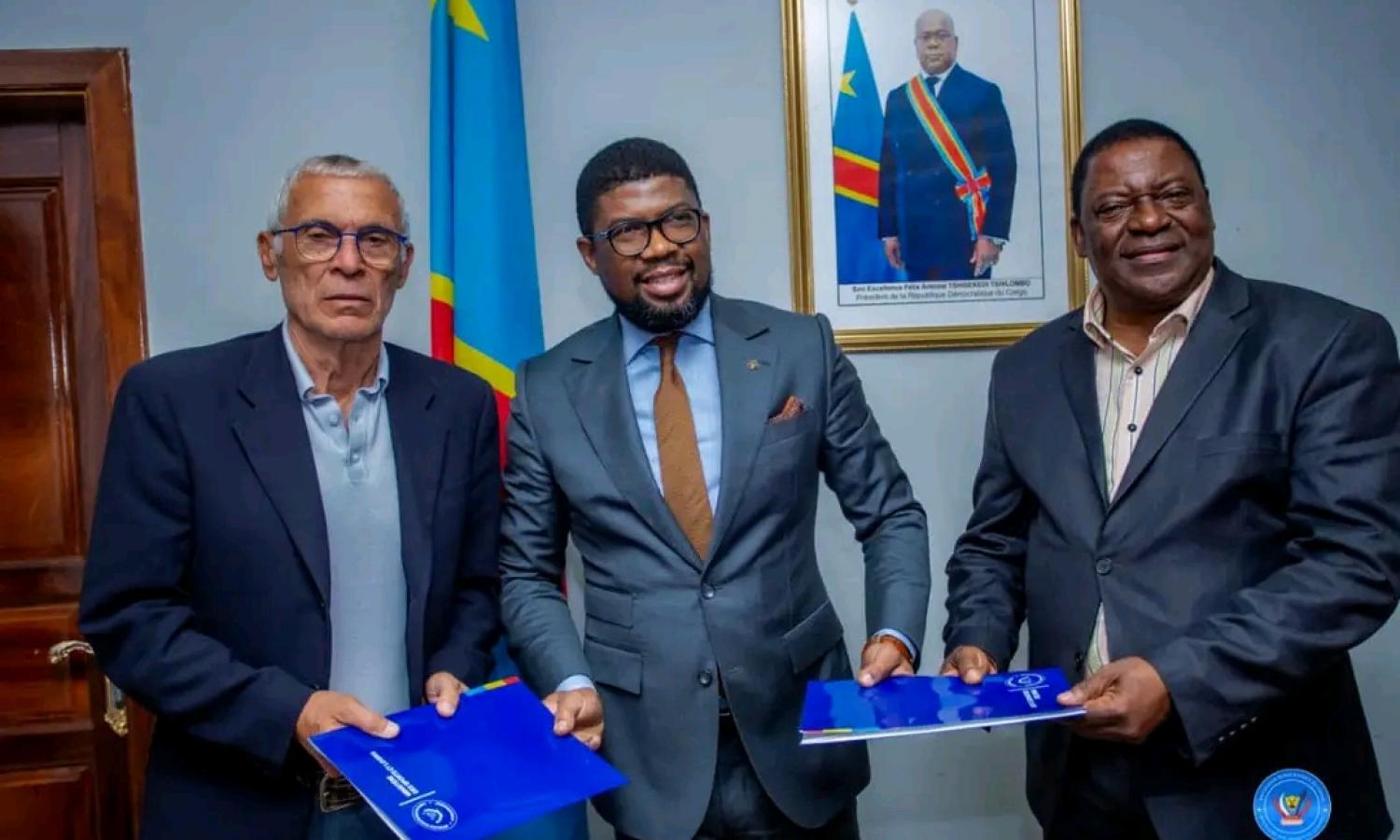 La cérémonie de résiliation de contrat de Héctor Cúper à Kinshasa 
