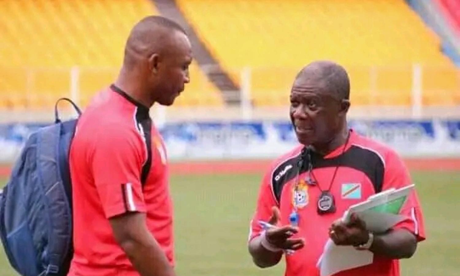 Le coach de Léopolds A' Otis Ngoma avec son adjoint Papy Kimoto 